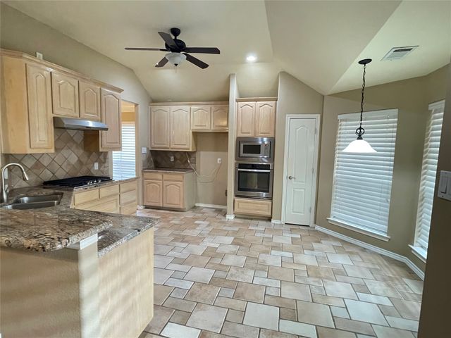 1700 Clover Hill Road, Mansfield, TX 76063