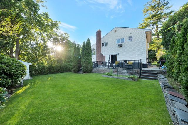 36 Combes Drive, Manhasset, NY 11030