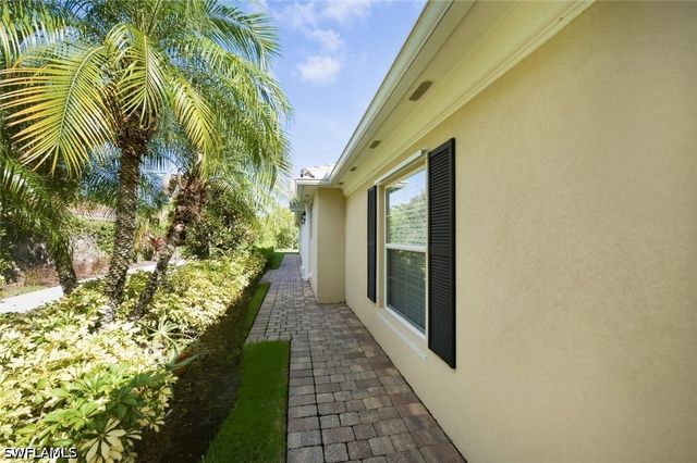 7405 Emilia LN, Naples, FL 34114