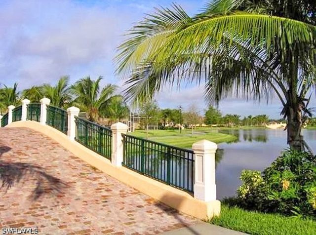 7405 Emilia LN, Naples, FL 34114