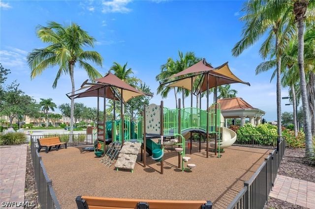 7405 Emilia LN, Naples, FL 34114