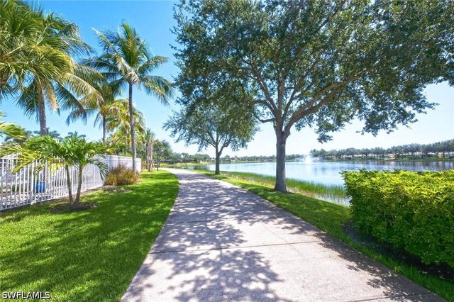 7405 Emilia LN, Naples, FL 34114