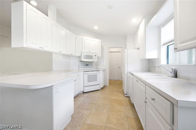 7405 Emilia LN, Naples, FL 34114