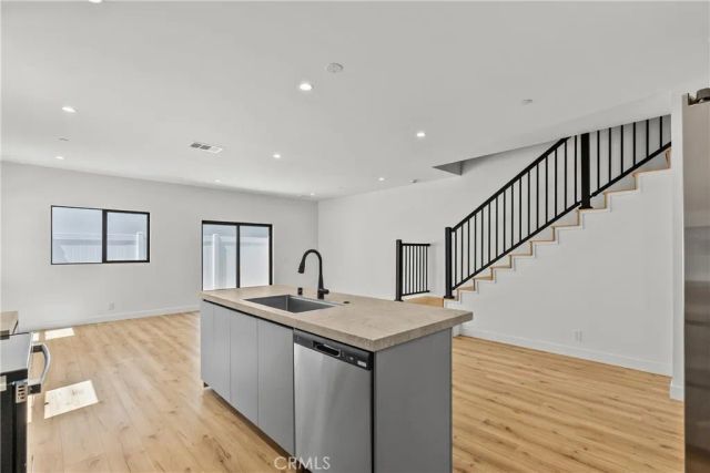 5747 Vista Del Monte, Sherman Oaks, CA 91411