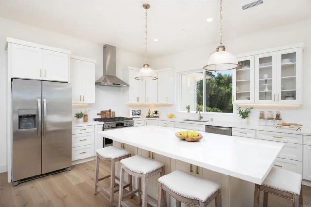 1830 Idaho Avenue, Escondido, CA 92027