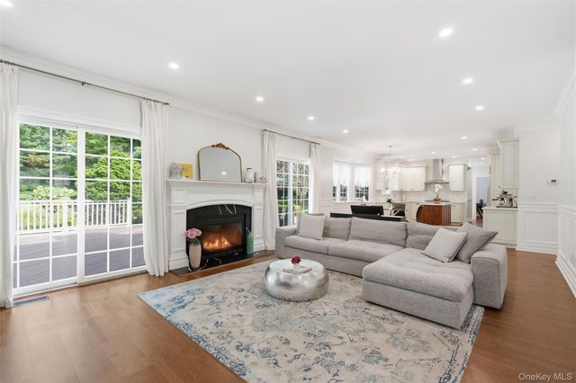 14 Dupont Court, Dix Hills, NY 11746