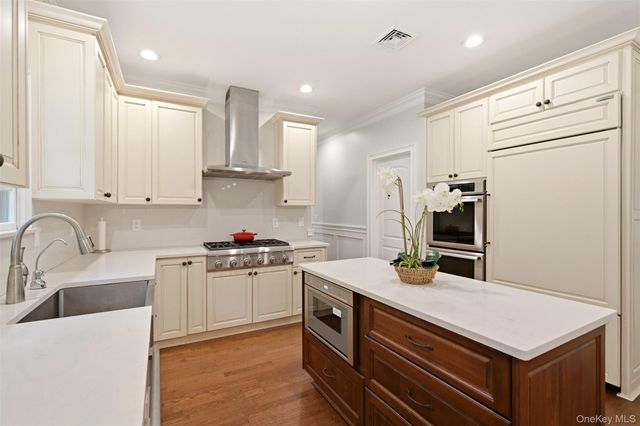 14 Dupont Court, Dix Hills, NY 11746