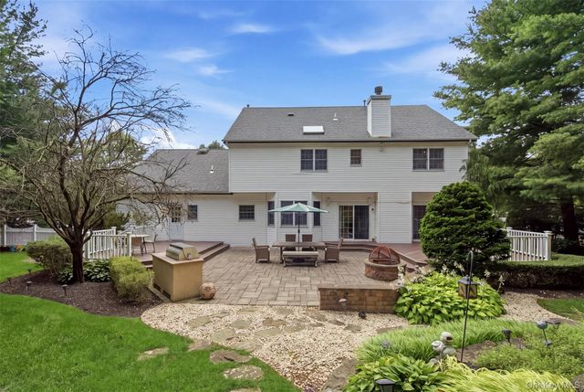 14 Dupont Court, Dix Hills, NY 11746