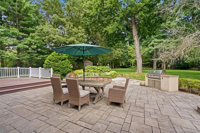 14 Dupont Court, Dix Hills, NY 11746