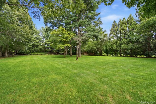 14 Dupont Court, Dix Hills, NY 11746