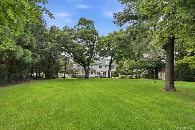 14 Dupont Court, Dix Hills, NY 11746