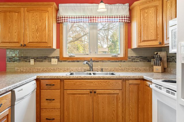 28 Leprechaun Lane, Mantorville, MN 55955