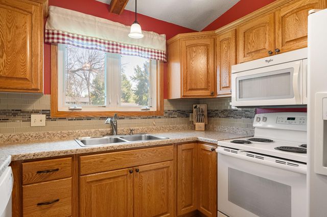 28 Leprechaun Lane, Mantorville, MN 55955