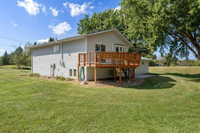 28 Leprechaun Lane, Mantorville, MN 55955