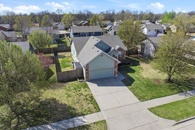 860 S Sunset Cir, Andover, KS 67002