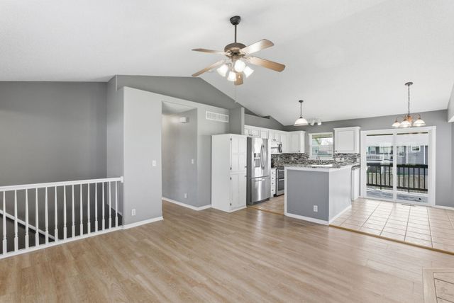 860 S Sunset Cir, Andover, KS 67002