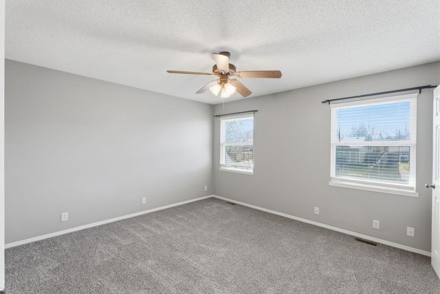 860 S Sunset Cir, Andover, KS 67002