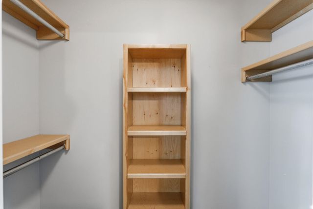 860 S Sunset Cir, Andover, KS 67002