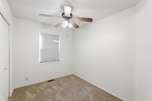 860 S Sunset Cir, Andover, KS 67002