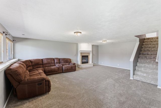 860 S Sunset Cir, Andover, KS 67002