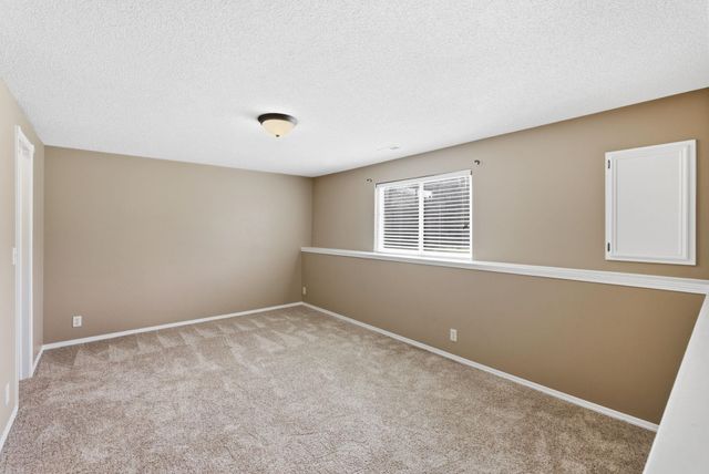 860 S Sunset Cir, Andover, KS 67002