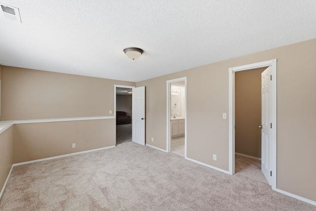 860 S Sunset Cir, Andover, KS 67002