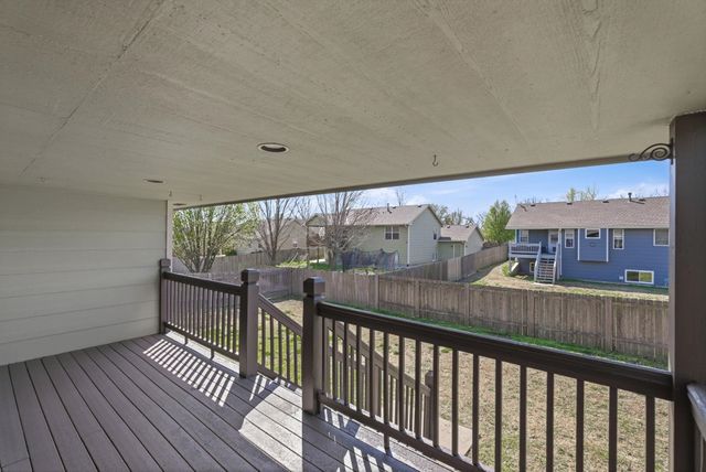 860 S Sunset Cir, Andover, KS 67002