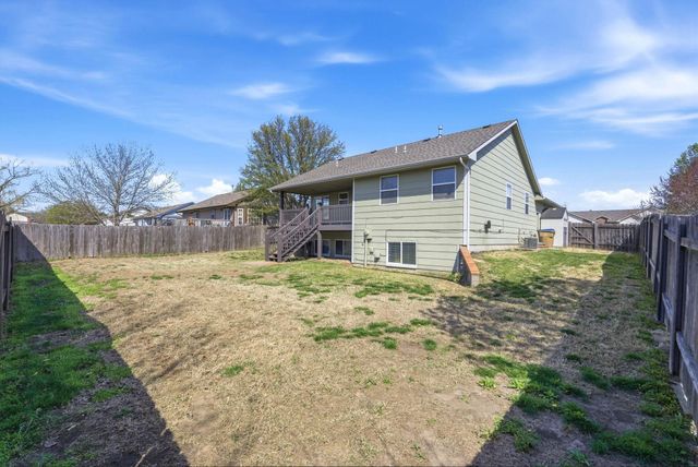 860 S Sunset Cir, Andover, KS 67002