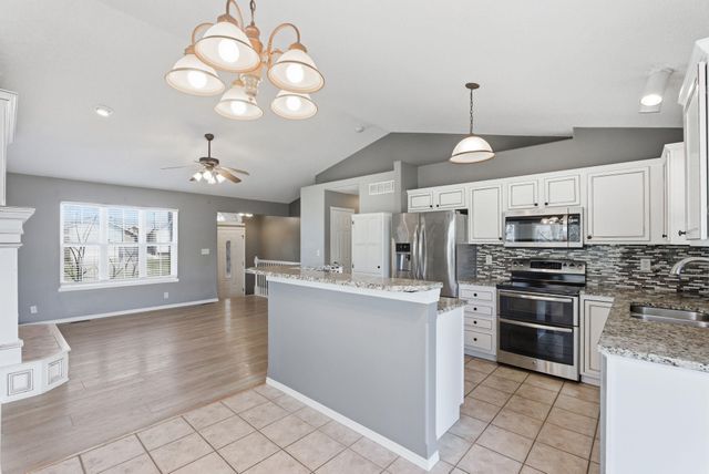 860 S Sunset Cir, Andover, KS 67002