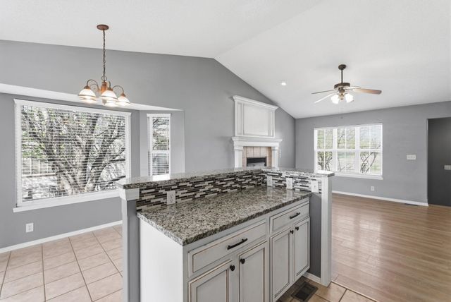 860 S Sunset Cir, Andover, KS 67002