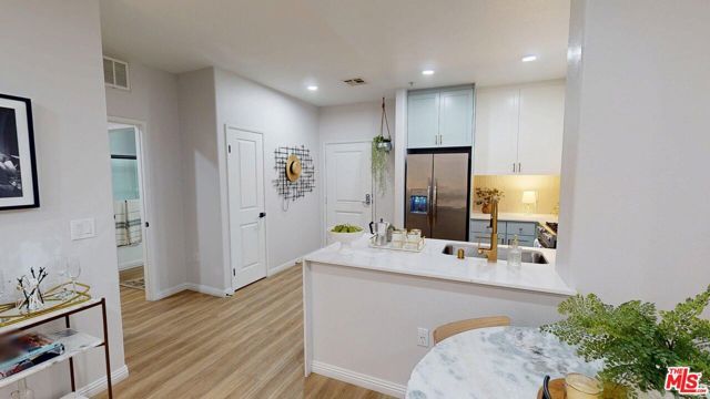 1901 N Buena Vista Street 3-305, Burbank, CA 91504