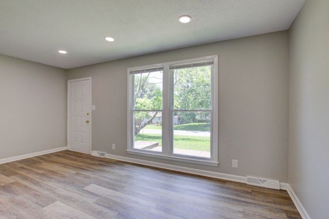 521 Cheatham Dr, Clarksville, TN 37042