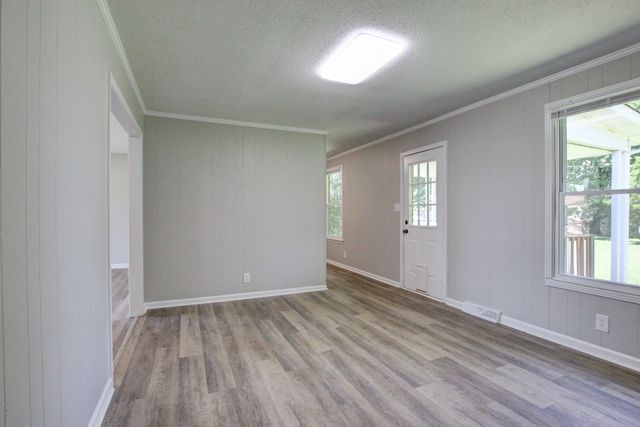 521 Cheatham Dr, Clarksville, TN 37042