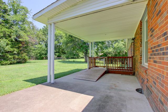 521 Cheatham Dr, Clarksville, TN 37042