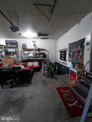 1 PEPSI LN, Petersburg, WV 26847