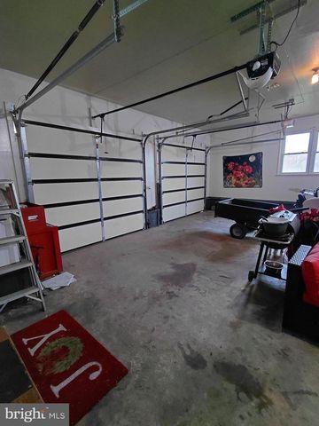 1 PEPSI LN, Petersburg, WV 26847