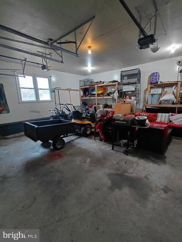 1 PEPSI LN, Petersburg, WV 26847