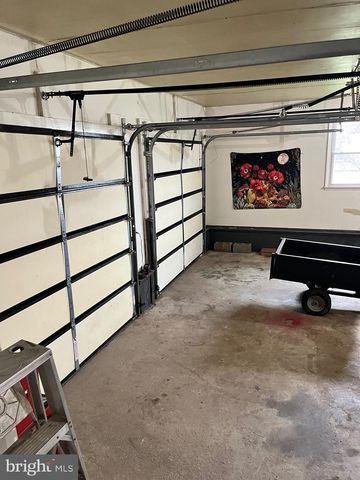 1 PEPSI LN, Petersburg, WV 26847