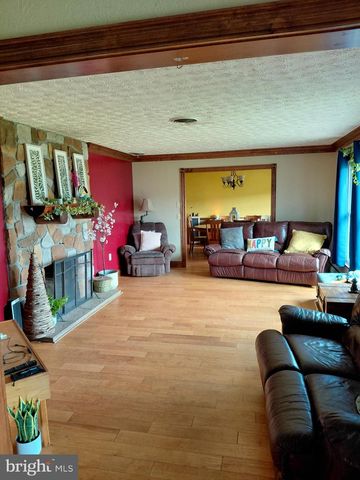 1 PEPSI LN, Petersburg, WV 26847