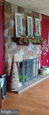 1 PEPSI LN, Petersburg, WV 26847