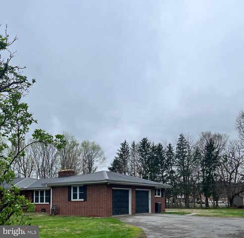 1 PEPSI LN, Petersburg, WV 26847