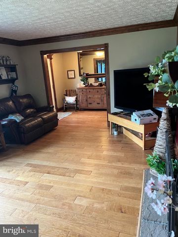 1 PEPSI LN, Petersburg, WV 26847