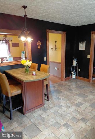 1 PEPSI LN, Petersburg, WV 26847