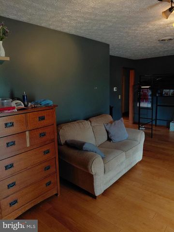 1 PEPSI LN, Petersburg, WV 26847