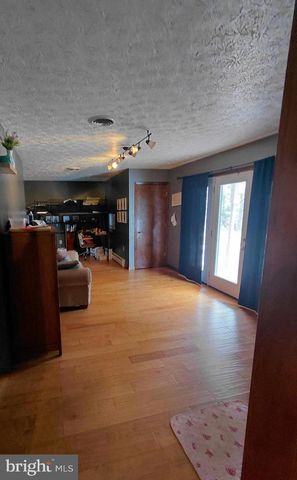 1 PEPSI LN, Petersburg, WV 26847