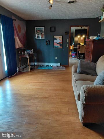 1 PEPSI LN, Petersburg, WV 26847