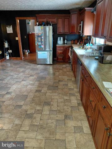 1 PEPSI LN, Petersburg, WV 26847