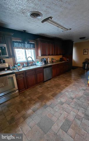 1 PEPSI LN, Petersburg, WV 26847