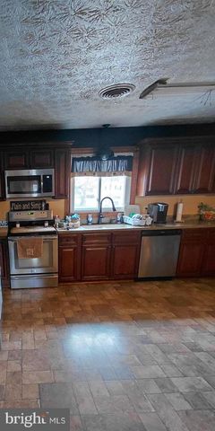 1 PEPSI LN, Petersburg, WV 26847