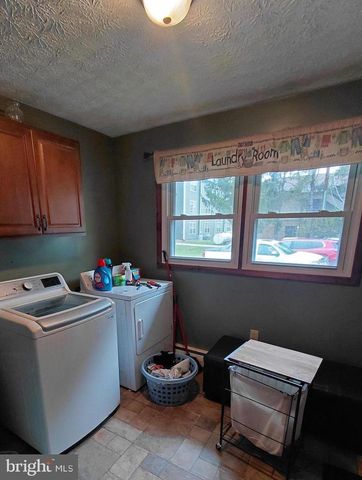 1 PEPSI LN, Petersburg, WV 26847